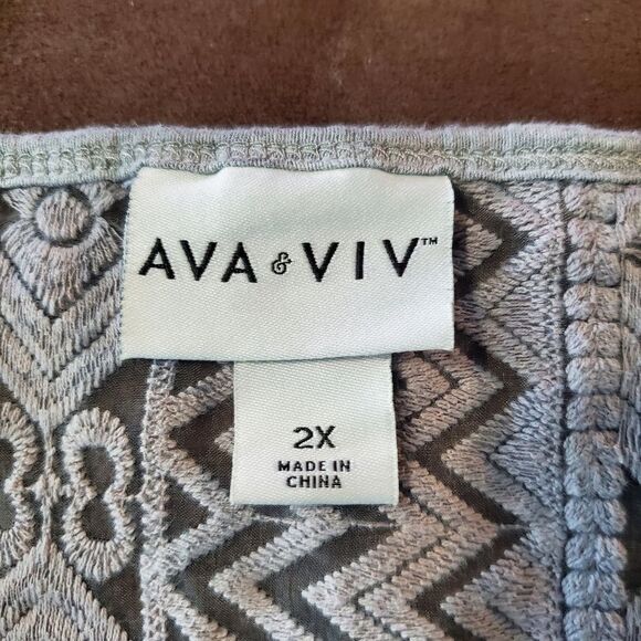 Ava & Viv Light Gray Lace Detail Linen Blend Short Sleeve Shirt - Picture 5 of 6